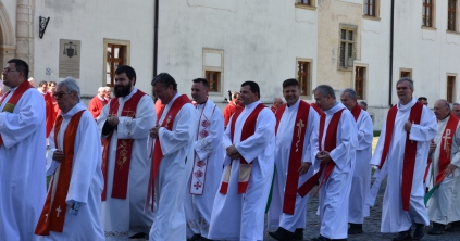 Papi áthelyezések, személyi változások